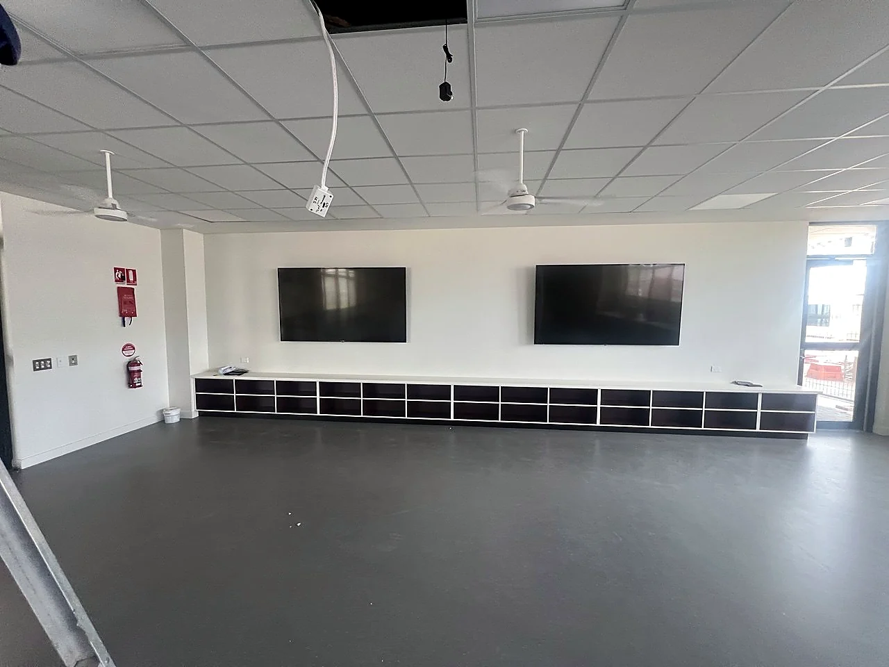 Classroom AV with projector and speakers